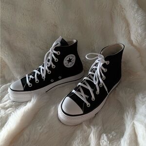 Women’s converse size 7